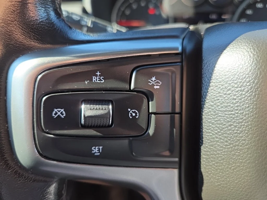 Used 2021 Gray Chevrolet Z71 image 33