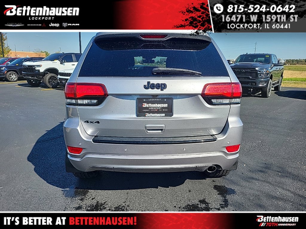 Used 2018 Silver Jeep Altitude image 4