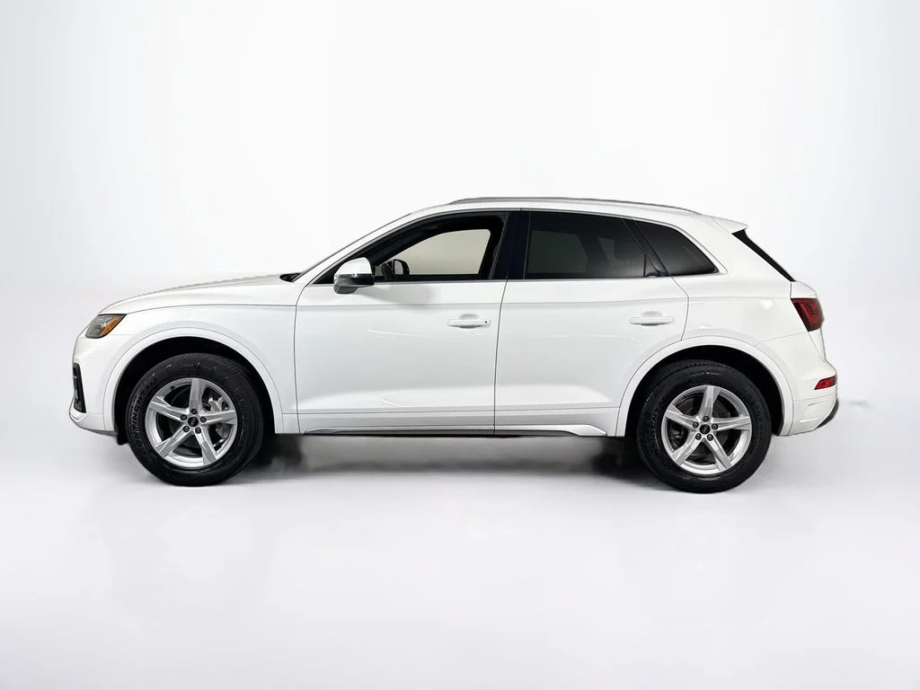 Used 2023 Ibis White Audi 40 Premium image 2
