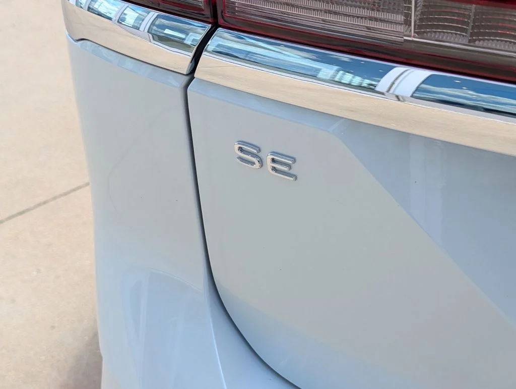New 2026 White Volkswagen 2.0T SE w/Technology image 5