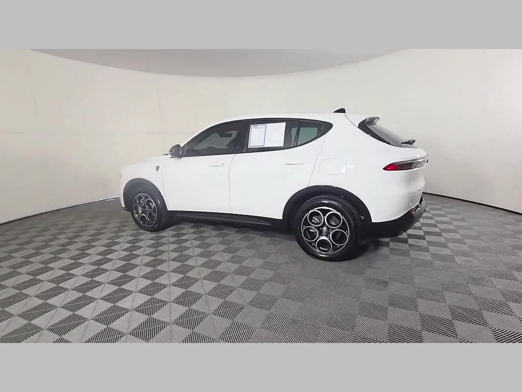 Used 2025 Milano White Alfa Romeo Base image 45