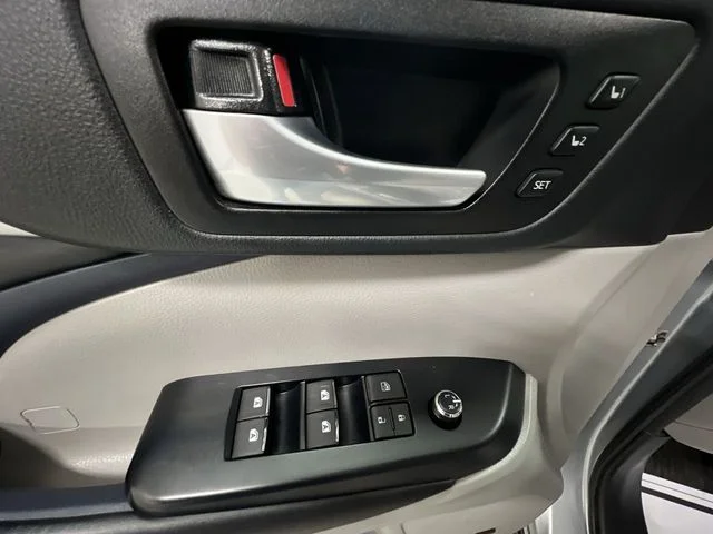 Used 2016 Silver Toyota Limited image 25
