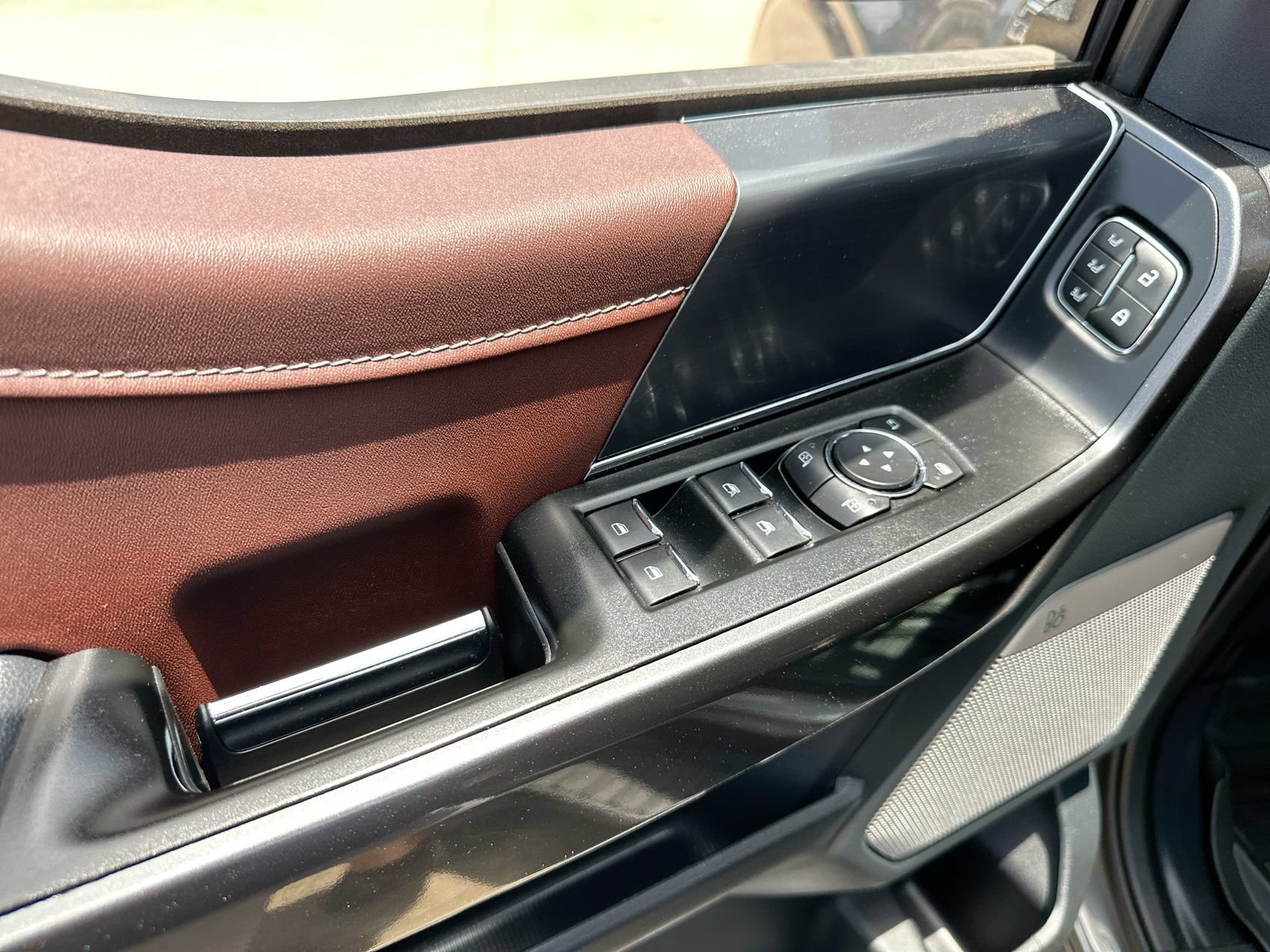 Used 2021 Gray Metallic Ford LARIAT image 13