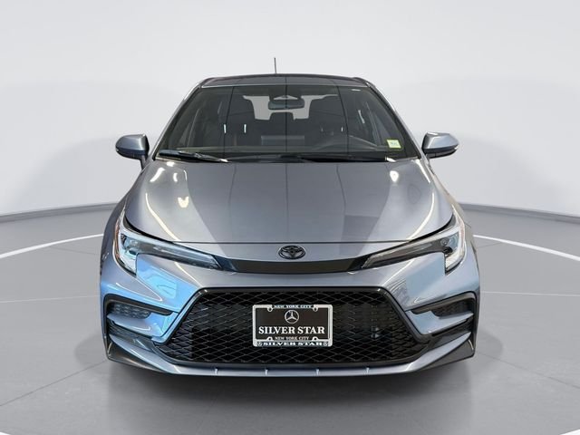 Used 2025  Toyota SE image 2