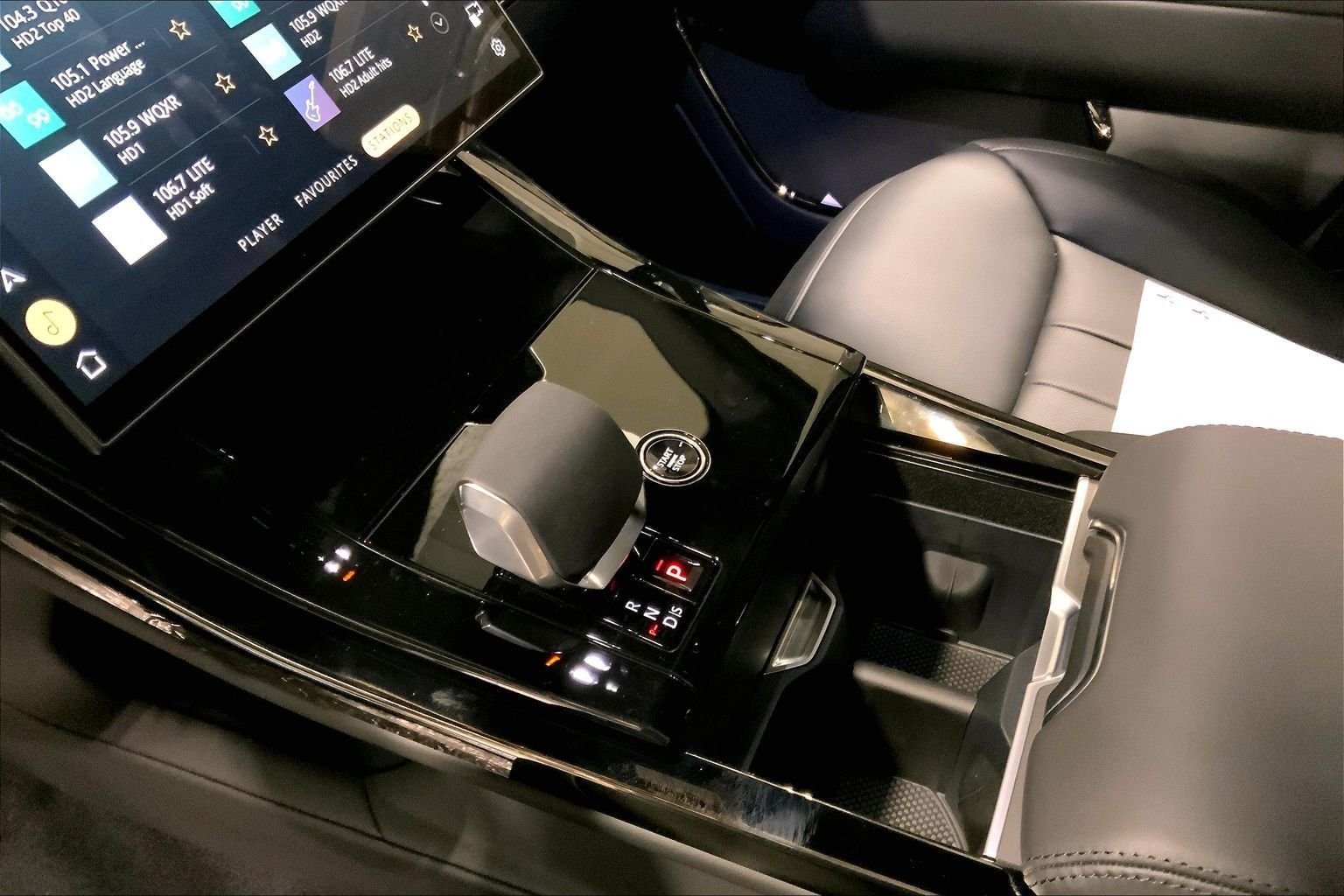 New 2026 Fuji White LAND ROVER SE image 7