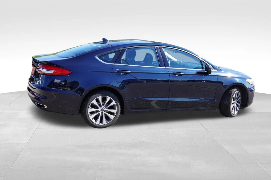 Used 2020 Blue Ford SE image 4