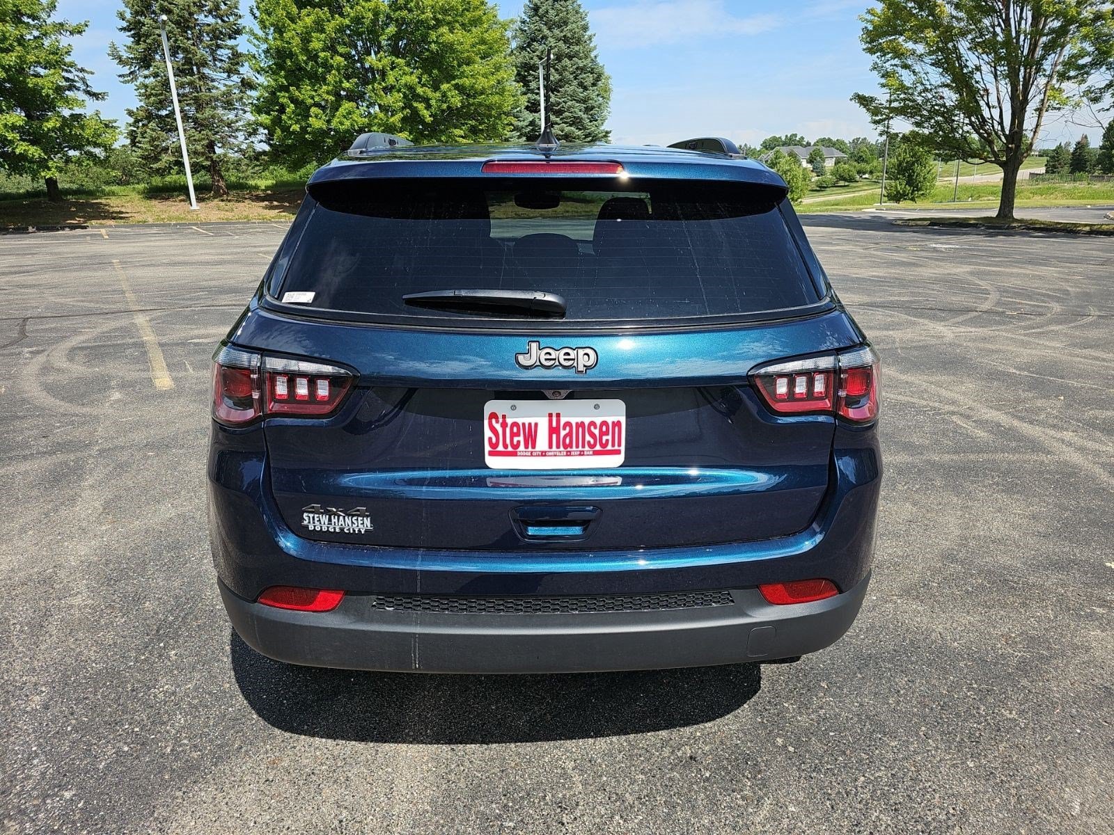 New 2026 Fathom Blue Pearl Coat Jeep Latitude Altitude image 4
