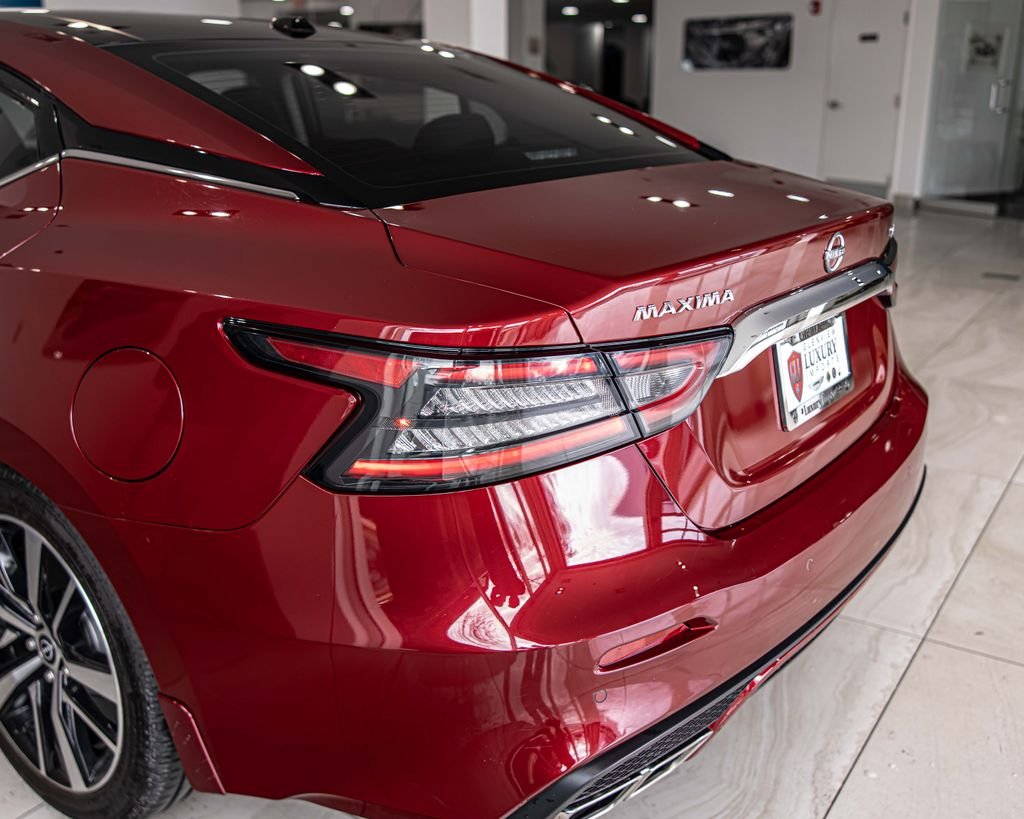 Used 2023 Red Nissan 3.5 SL image 14