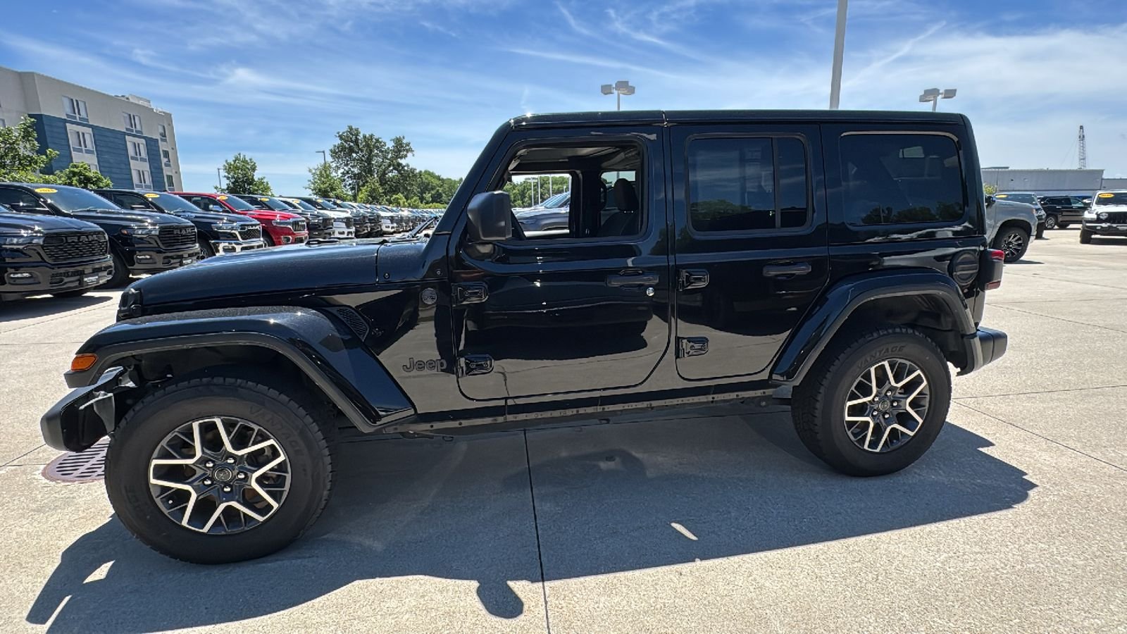 Used 2025 Black Jeep Sahara image 7