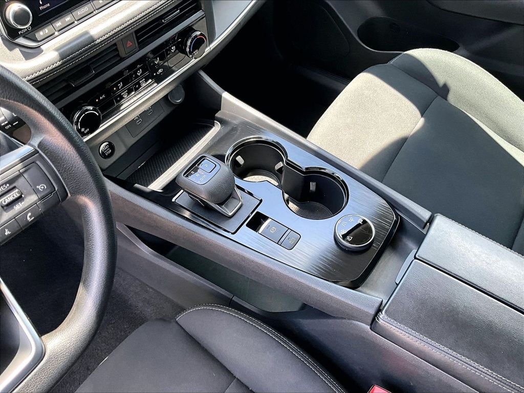 Used 2024 Silver Nissan S image 17