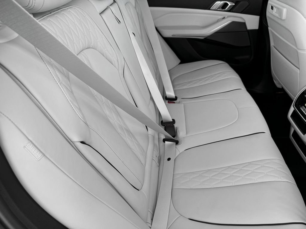Used 2023 Green BMW M50i image 32