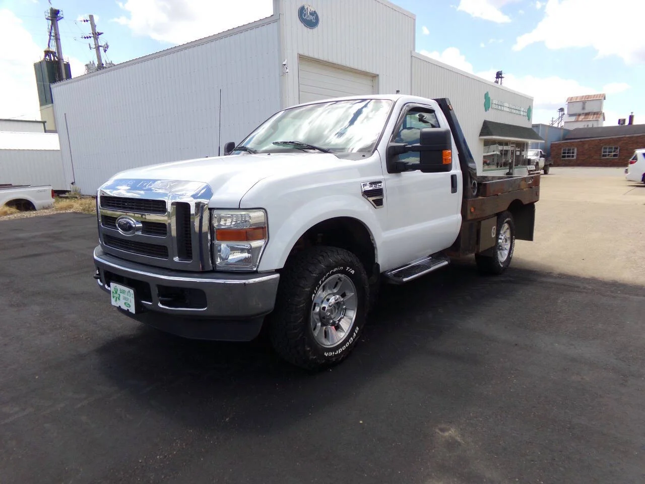 Used 2010 White Ford XL 4x4 2dr Regular Cab 8 ft. LB SRW Pickup image 1