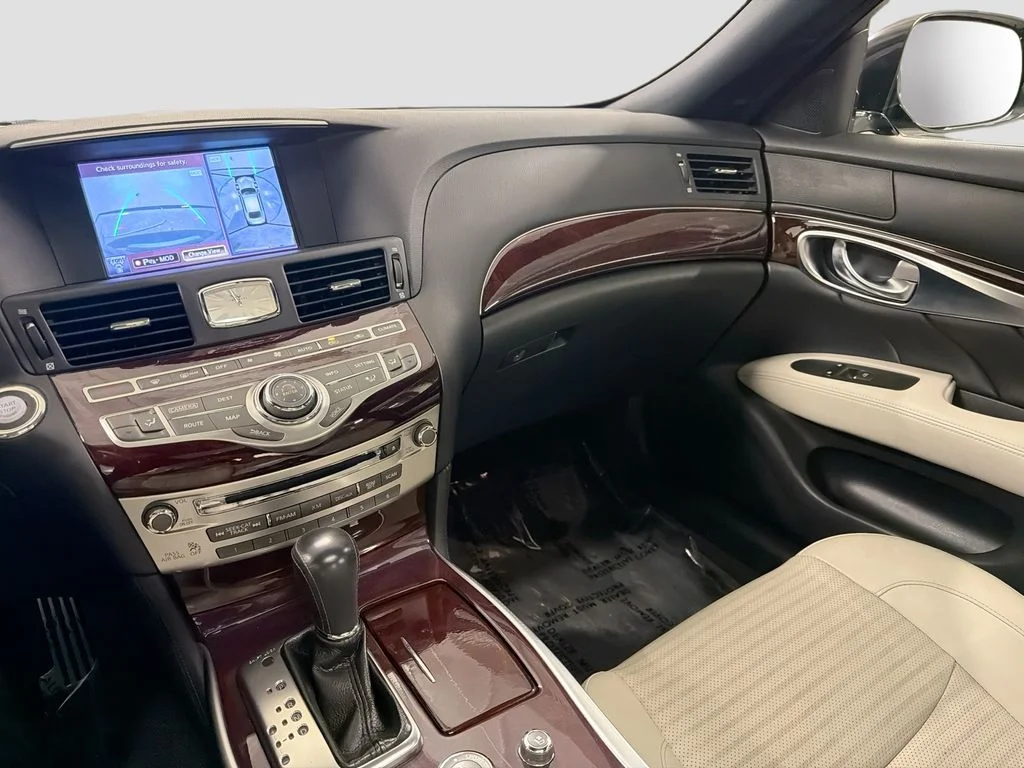 Used 2017 Black Obsidian INFINITI 5.6 image 24