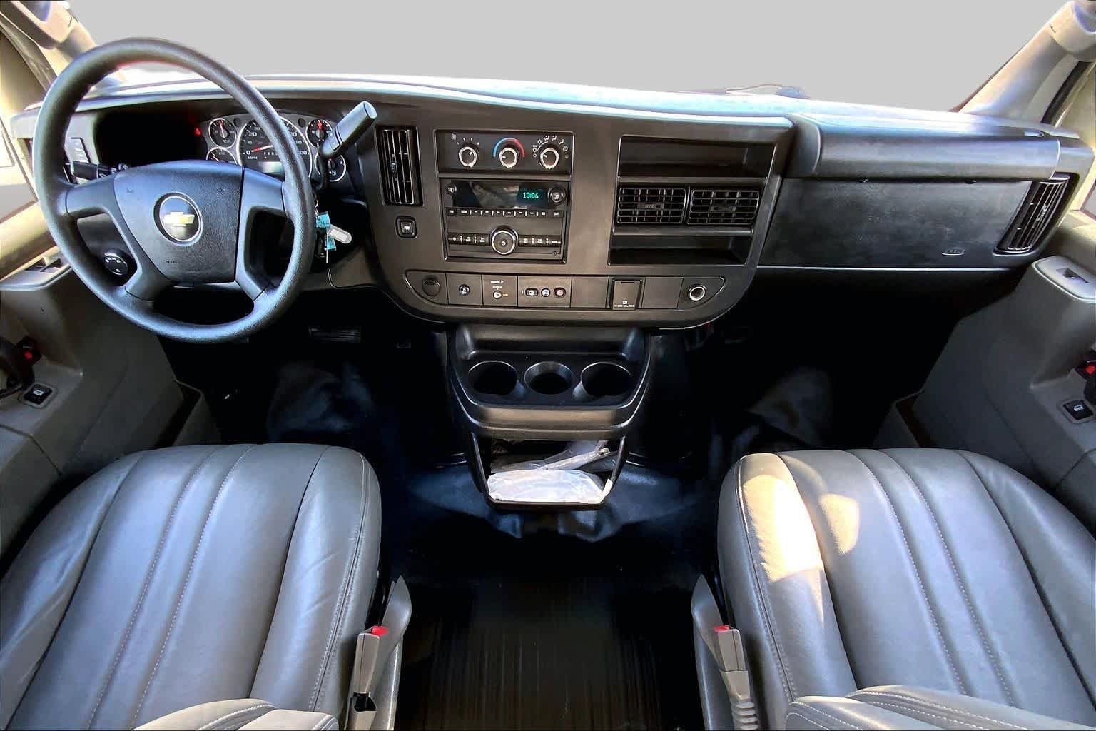 Used 2019 Summit White Chevrolet  image 13