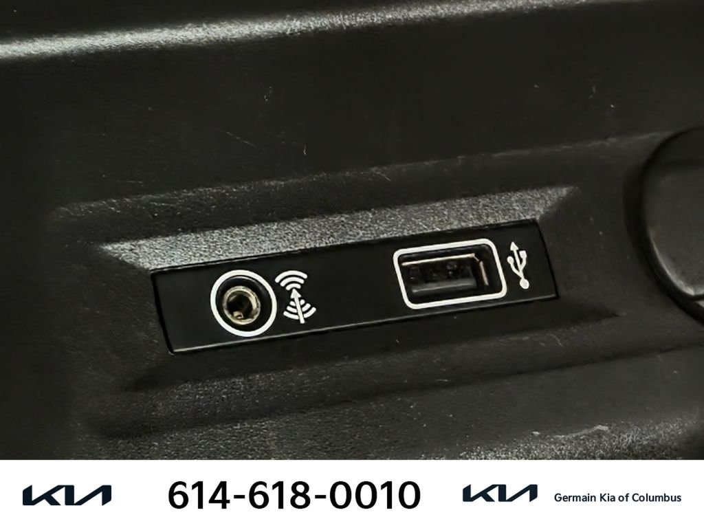 Used 2018  Volkswagen SEL image 30