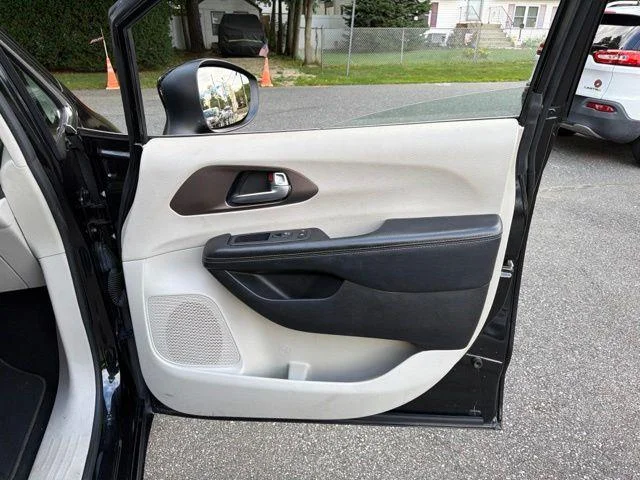 Used 2021 Black Chrysler LXI image 14