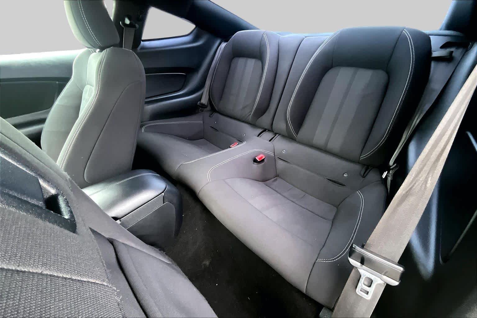 Used 2019 Magnetic Metallic Ford GT image 17