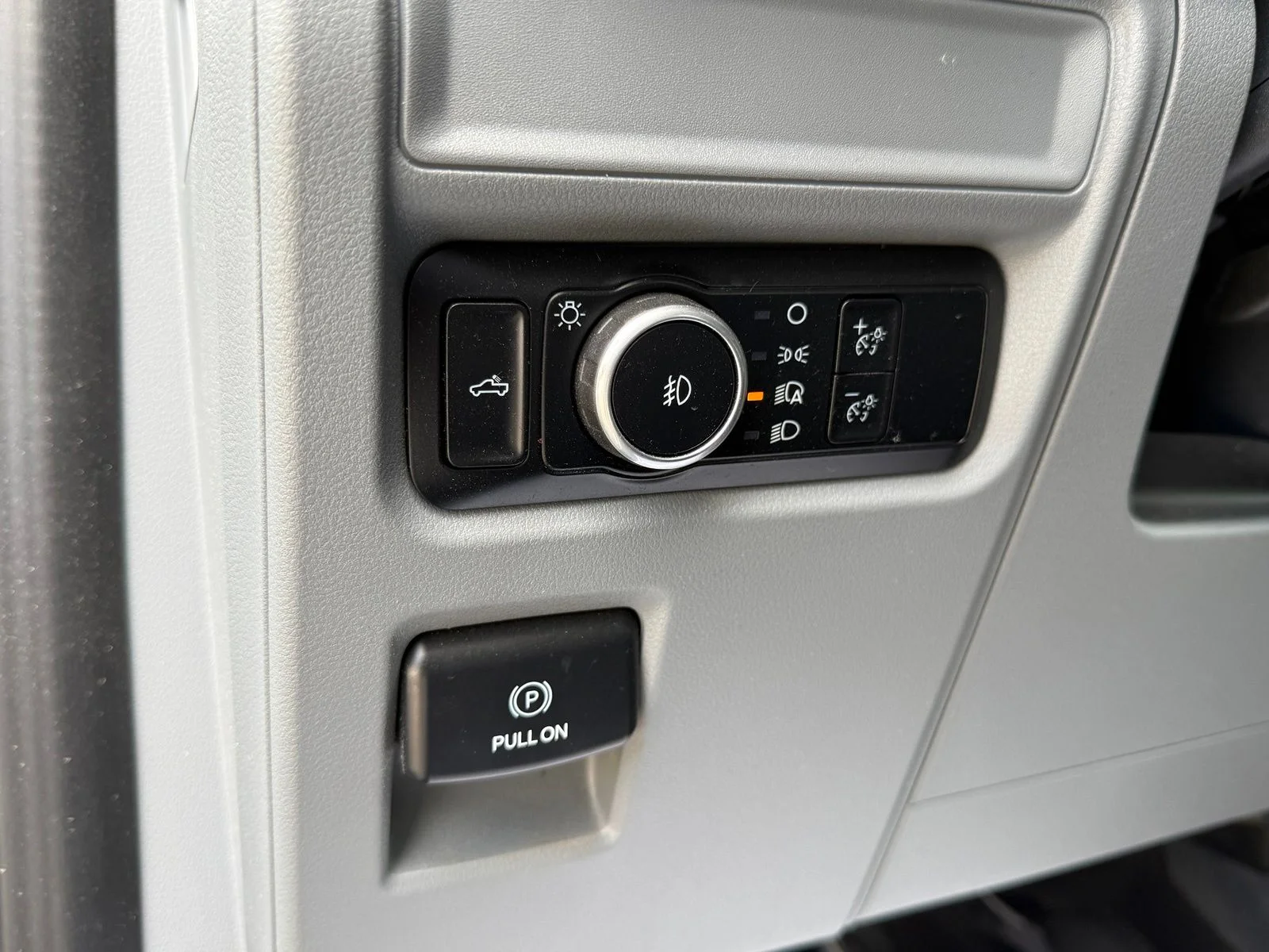 Certified Used 2024 Avalanche Ford XLT image 23
