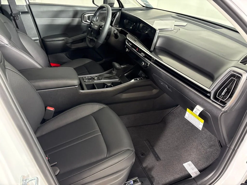 New 2026 White Kia S image 17