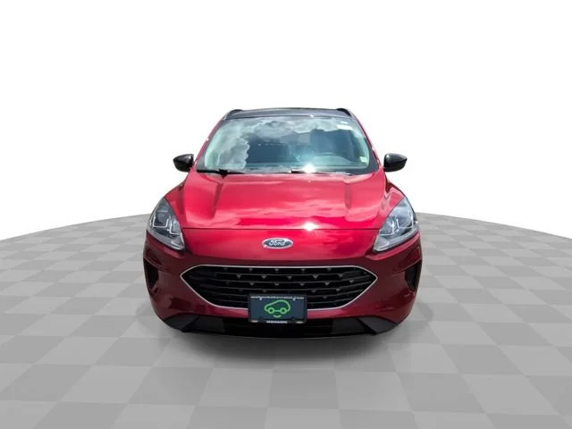 Used 2021 Red Ford SE image 3
