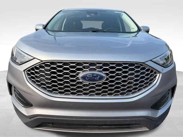 Used 2024 Silver Ford SEL image 10