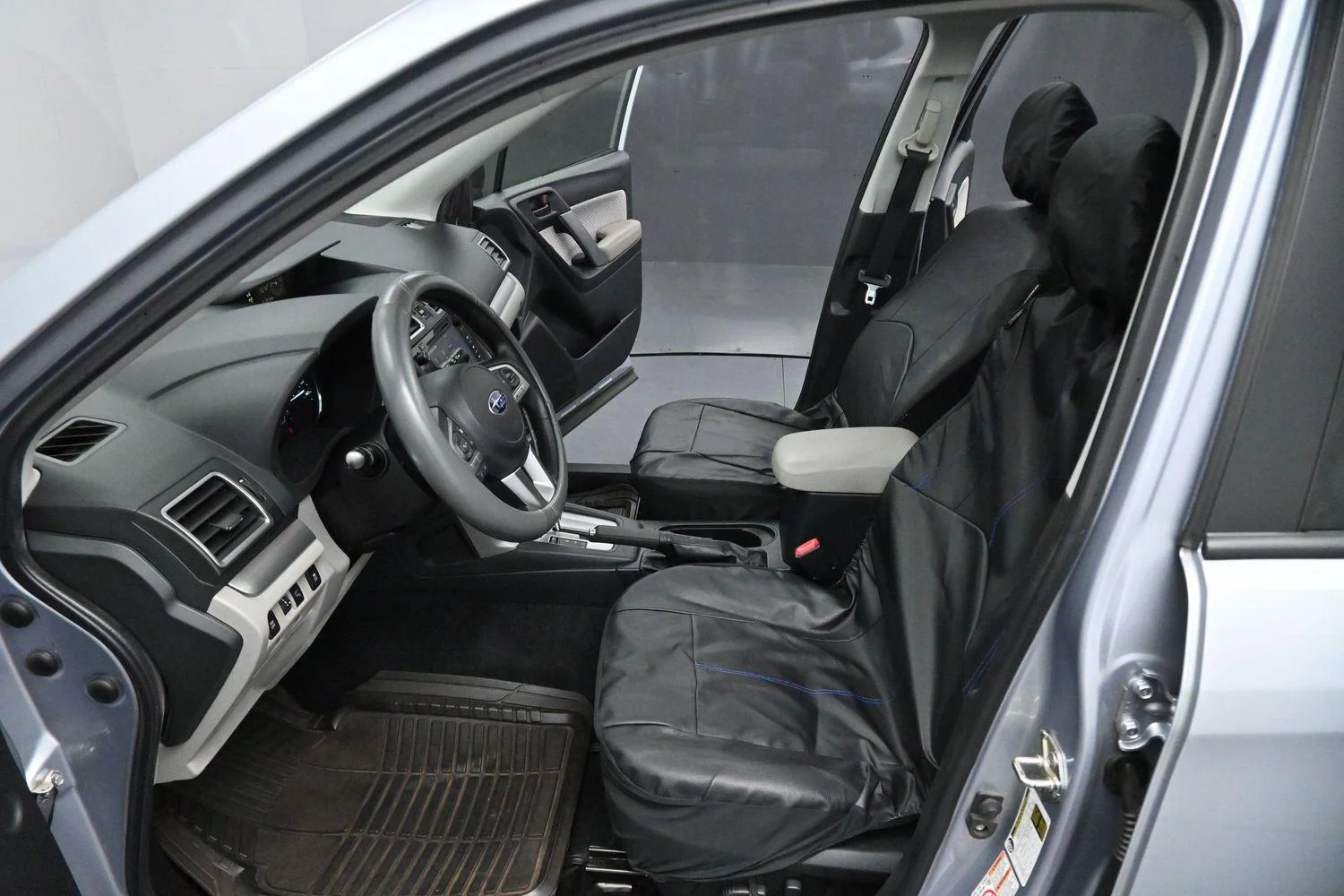 Used 2018 Ice Silver Metallic Subaru Premium image 11