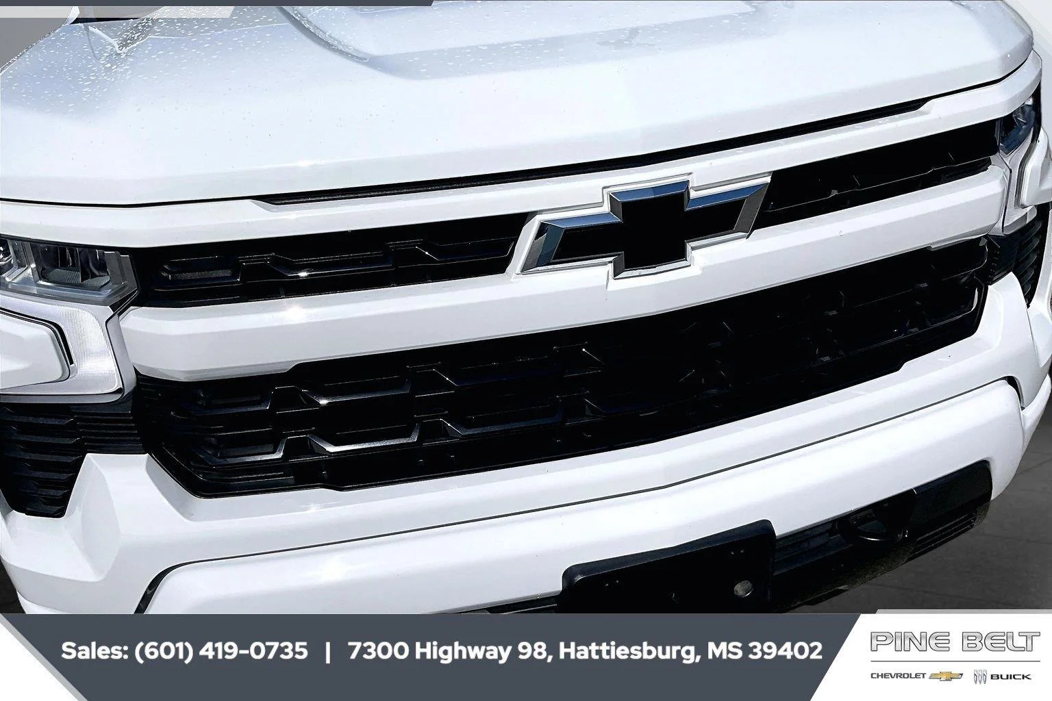 Used 2024 Summit White Chevrolet RST image 22