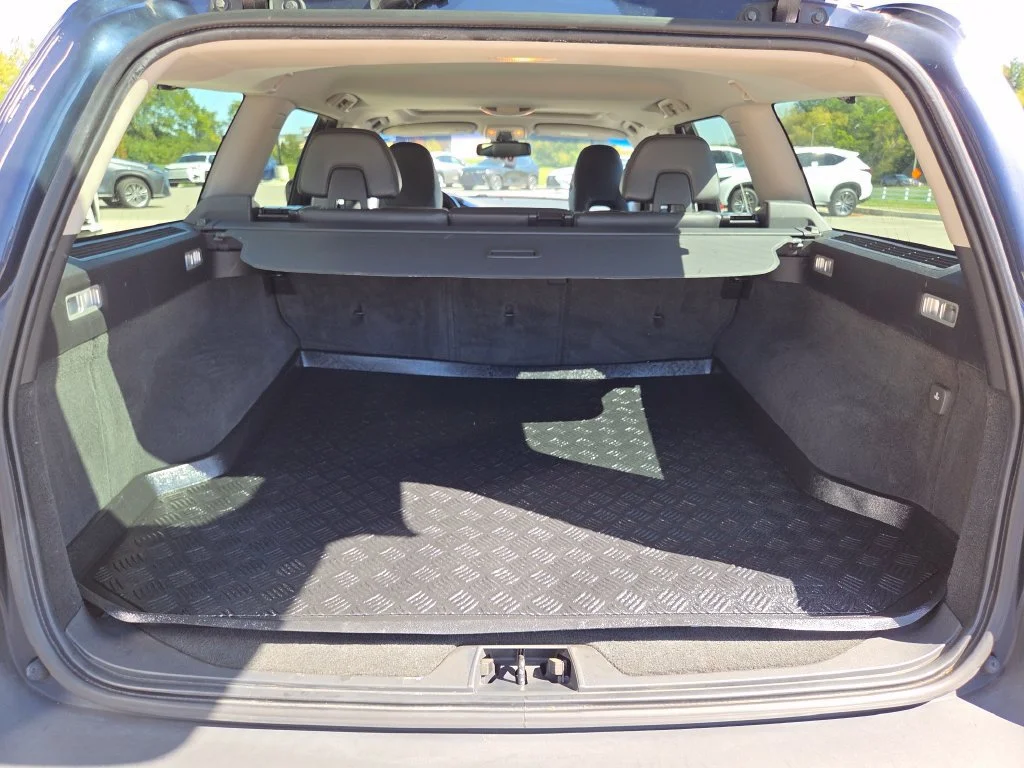 Used 2011 Caspian Blue Metallic Volvo 3.0T image 27