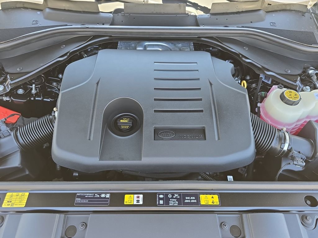 New 2026 Santorini Black Land Rover Dynamic SE image 33