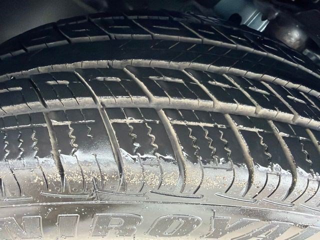 Used 2015 True Blue Pearlcoat Jeep Latitude image 9