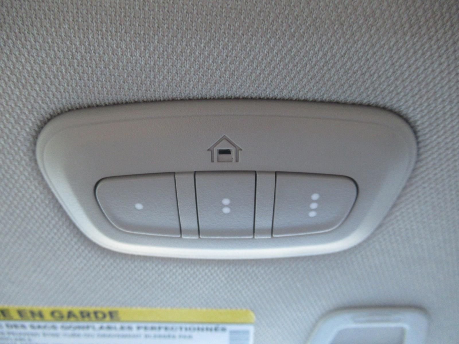 Used 2023  Jeep Limited image 32