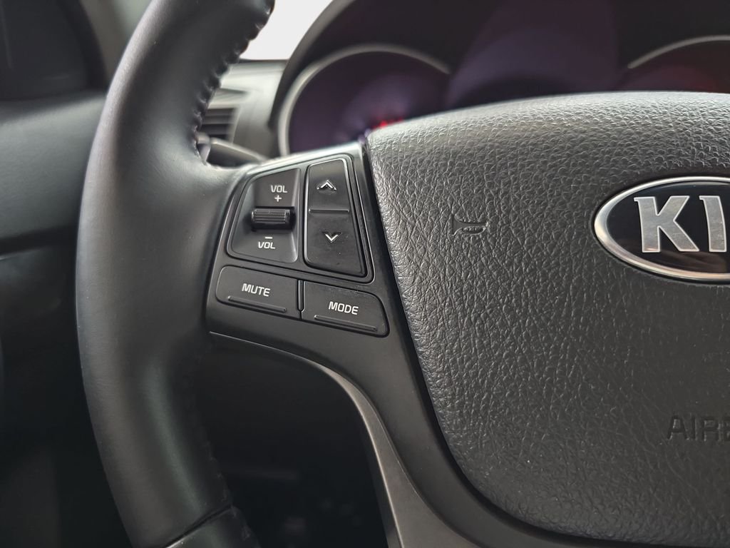 Used 2015 Snow White Pearl Kia LX image 19