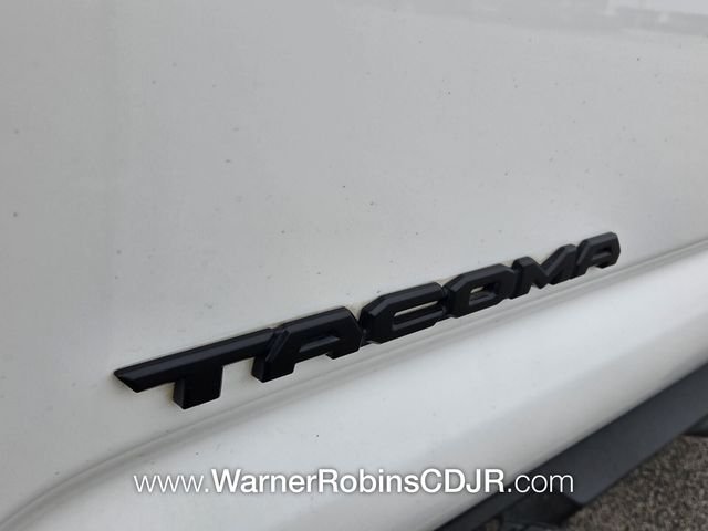 Used 2022 White Toyota SR5 image 19