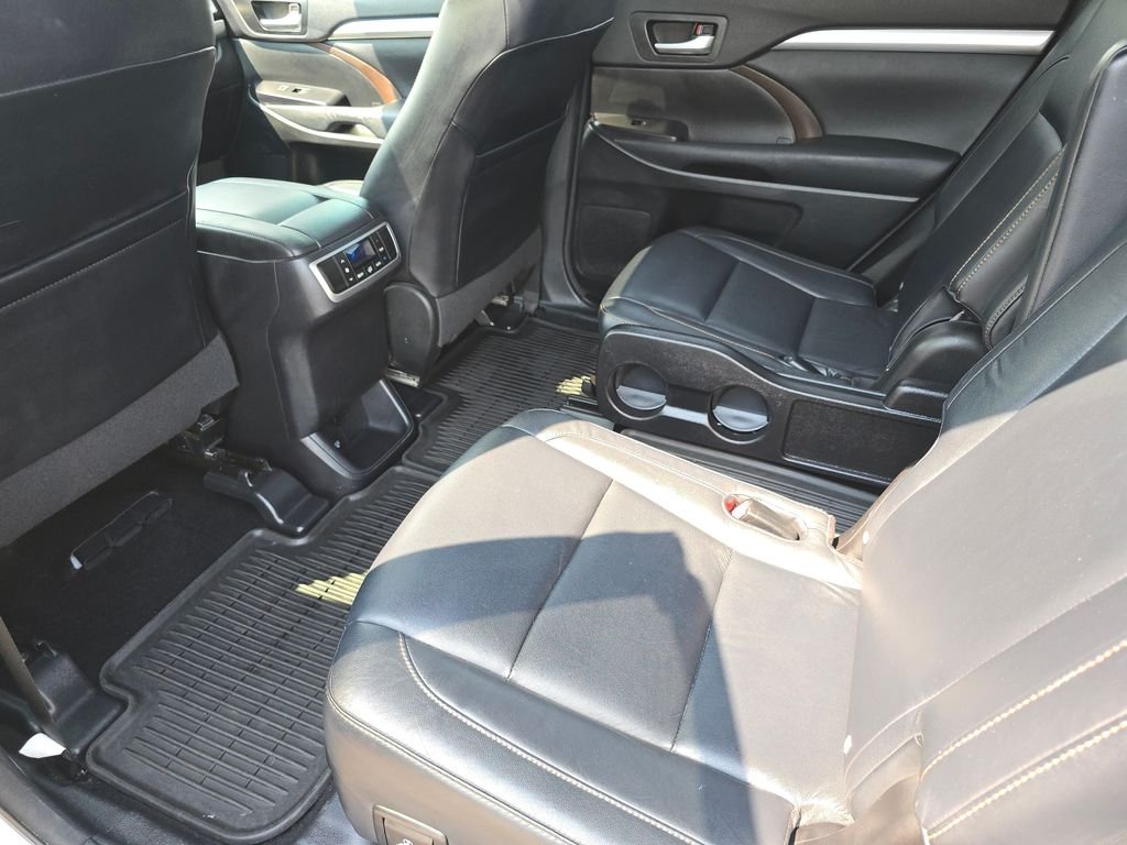 Used 2014 White Toyota XLE V6 image 21
