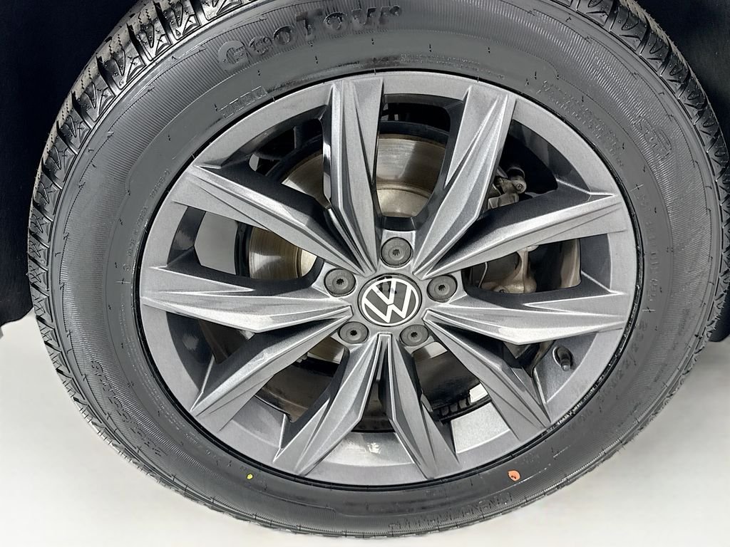 Used 2022 Pyrite Silver Metallic Volkswagen 2.0T SE image 31