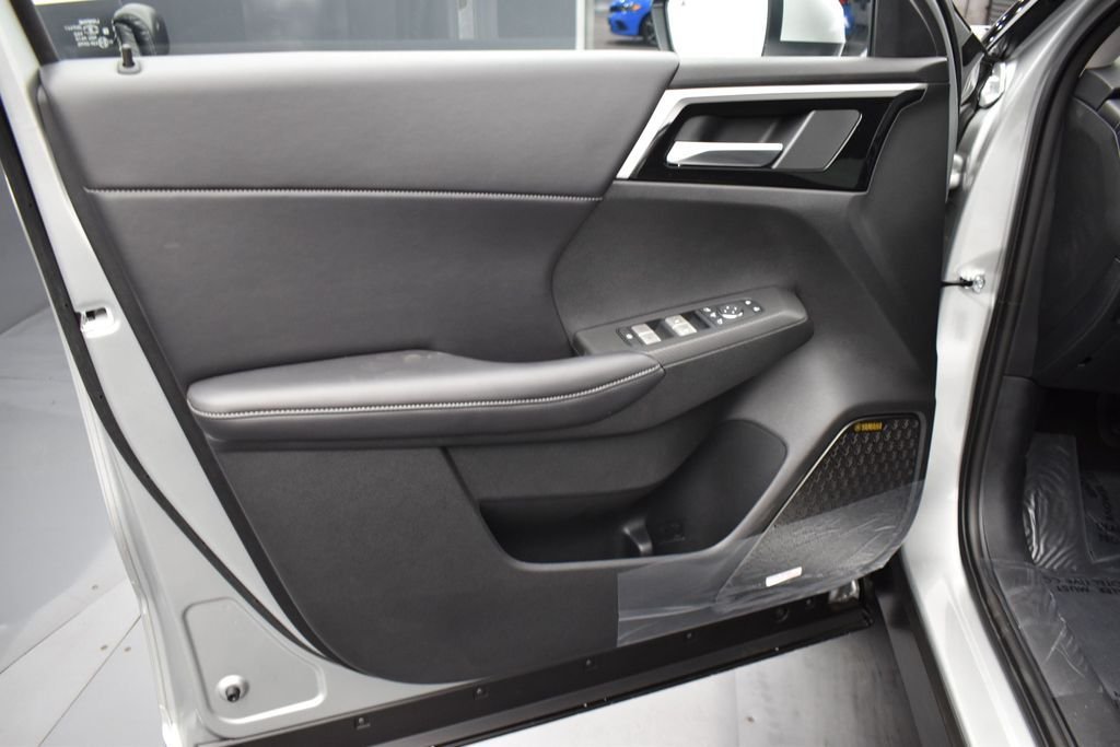 New 2026 Silver Mitsubishi SE image 5