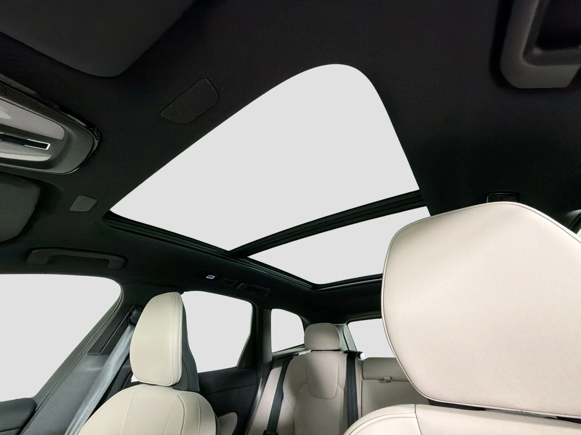 New 2026 Bright Dusk Volvo Plus image 22