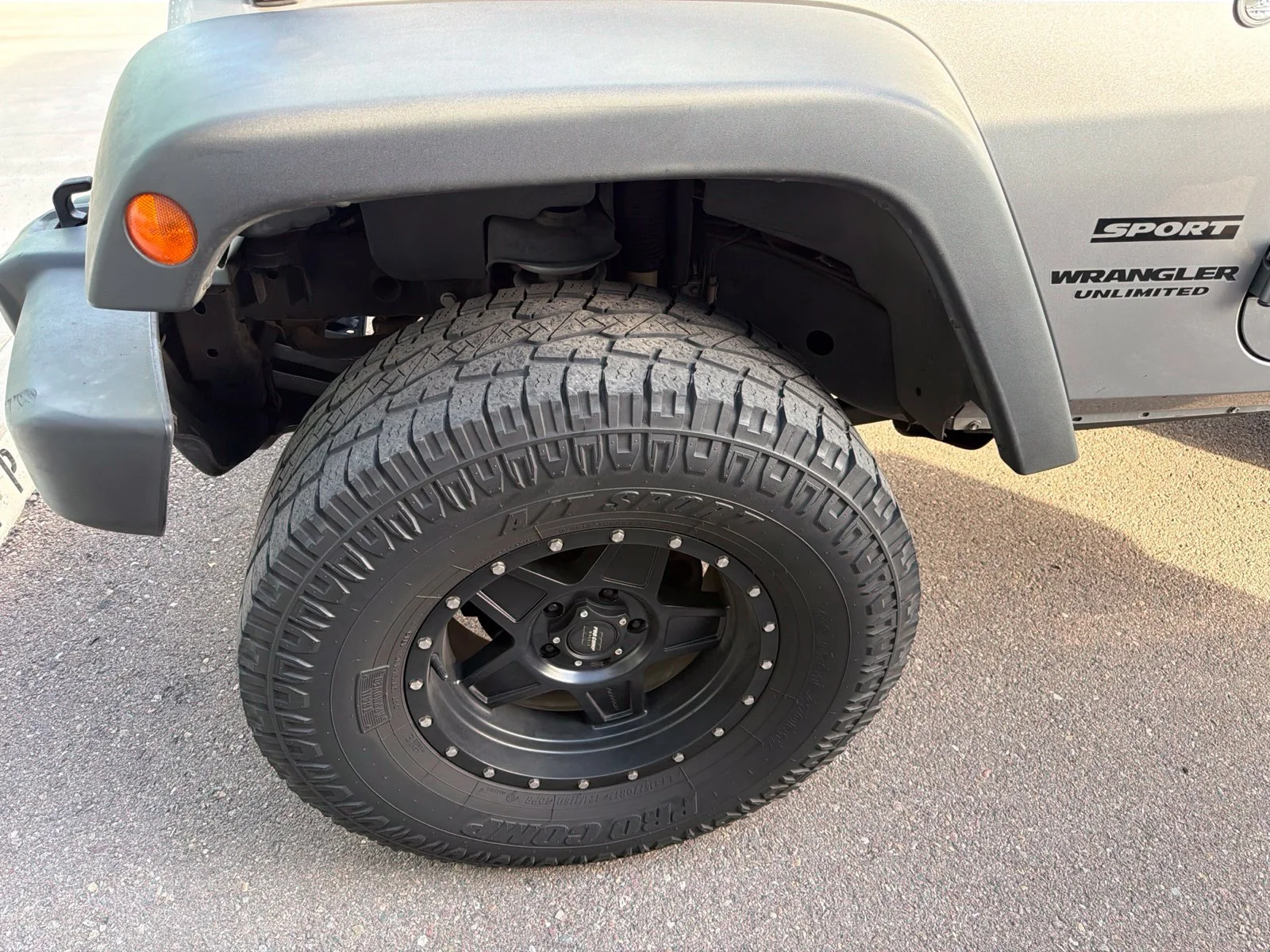 Used 2015 Silver Jeep Unlimited Sport image 5