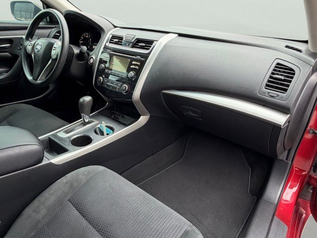 Used 2015 Red Nissan 2.5 S image 18