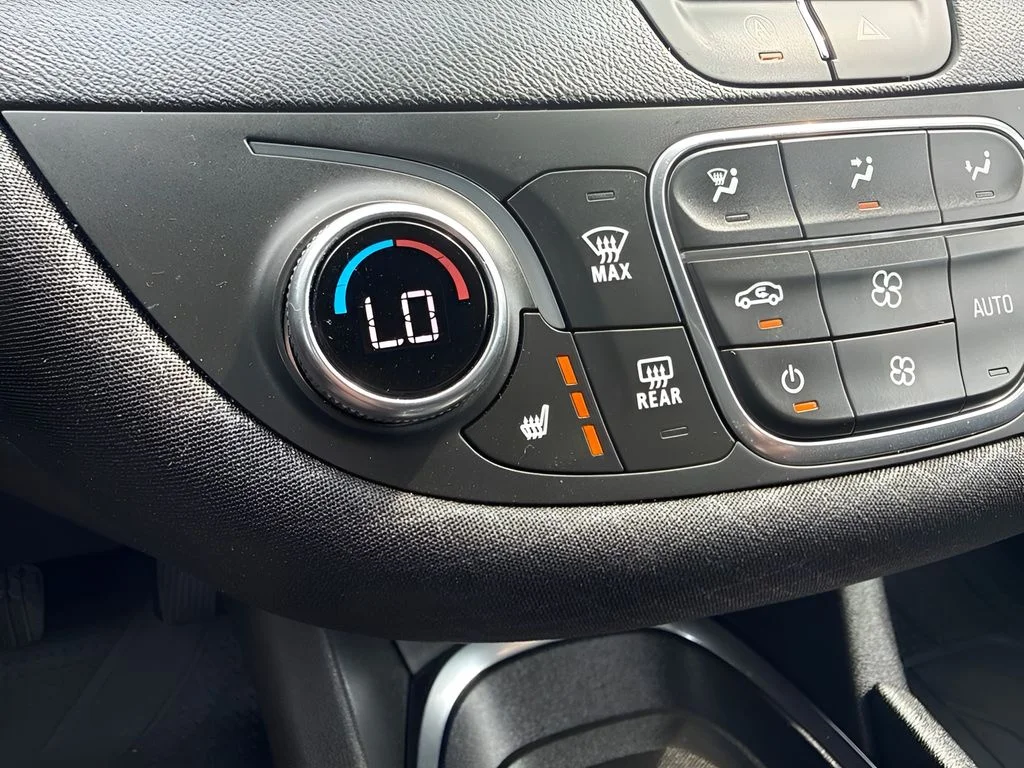 Used 2022 White Chevrolet LT image 10