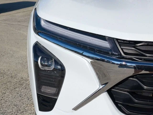 Used 2025 White Chevrolet LT image 10