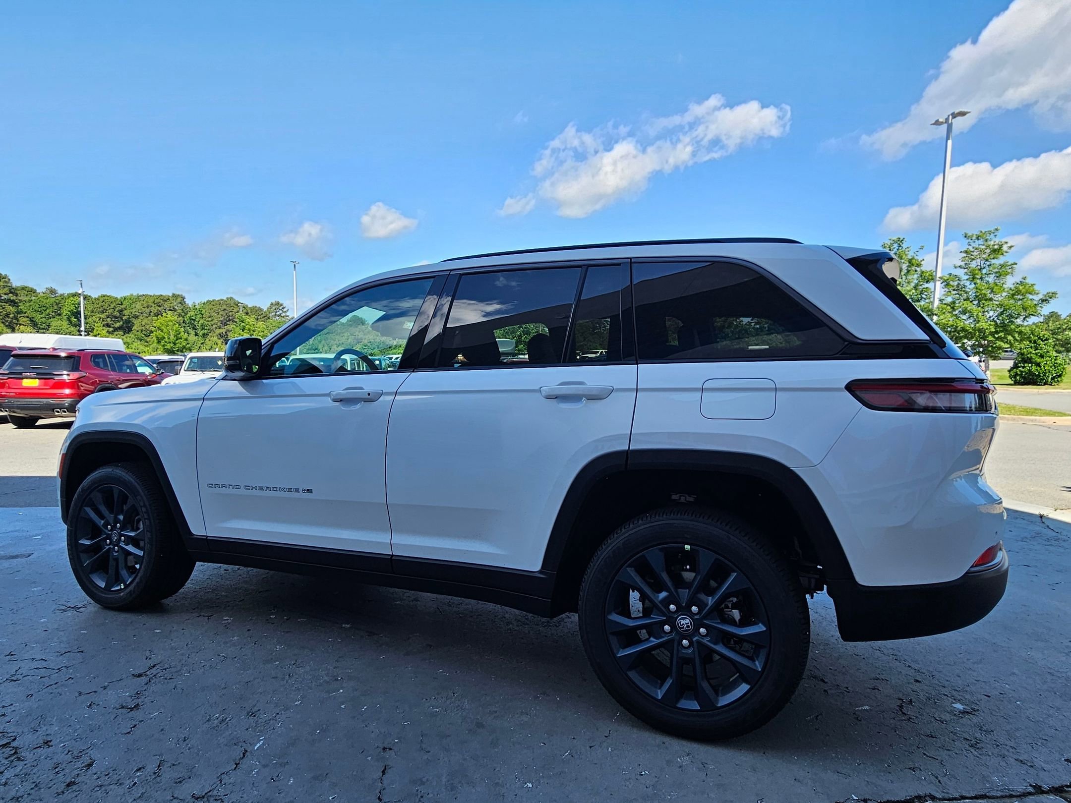 New 2026 Bright White Clear-Coat Exterior Paint Jeep 85th Anniversary Edition image 5
