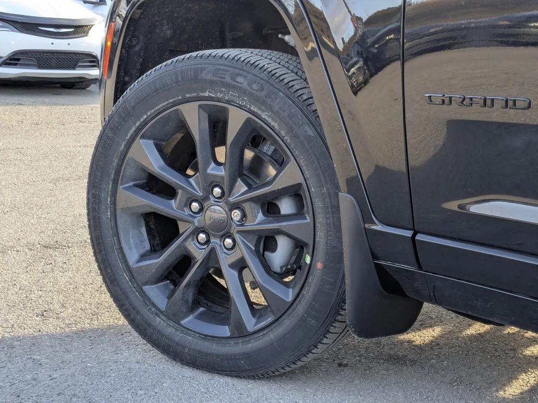New 2026 Black Jeep Limited Reserve - - 4x4 - Panoramic Sunroof - Leather Seats - Adaptive Cruise Control & More! image 9