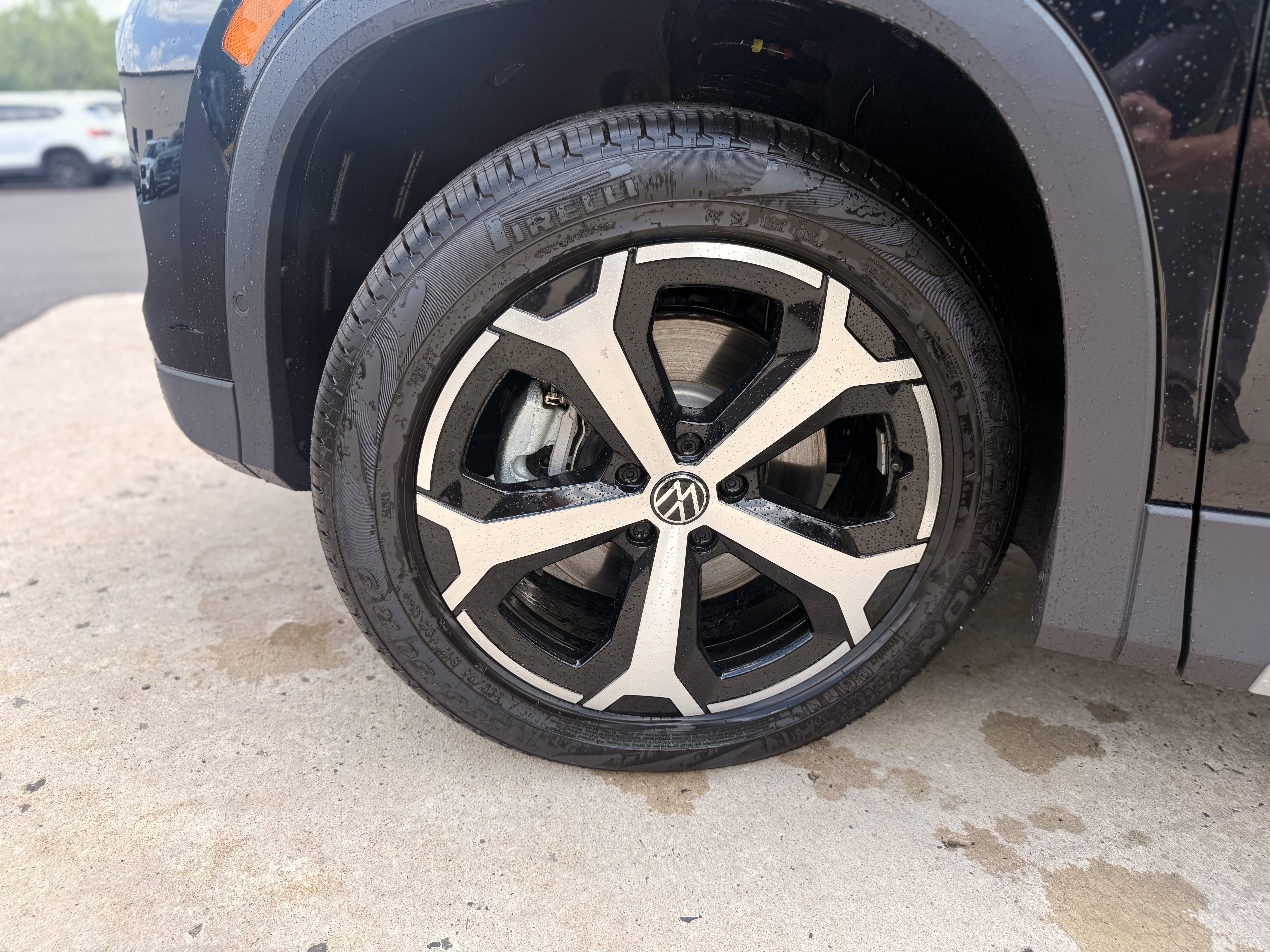 New 2026 Deep Black Pearl Volkswagen SE image 18