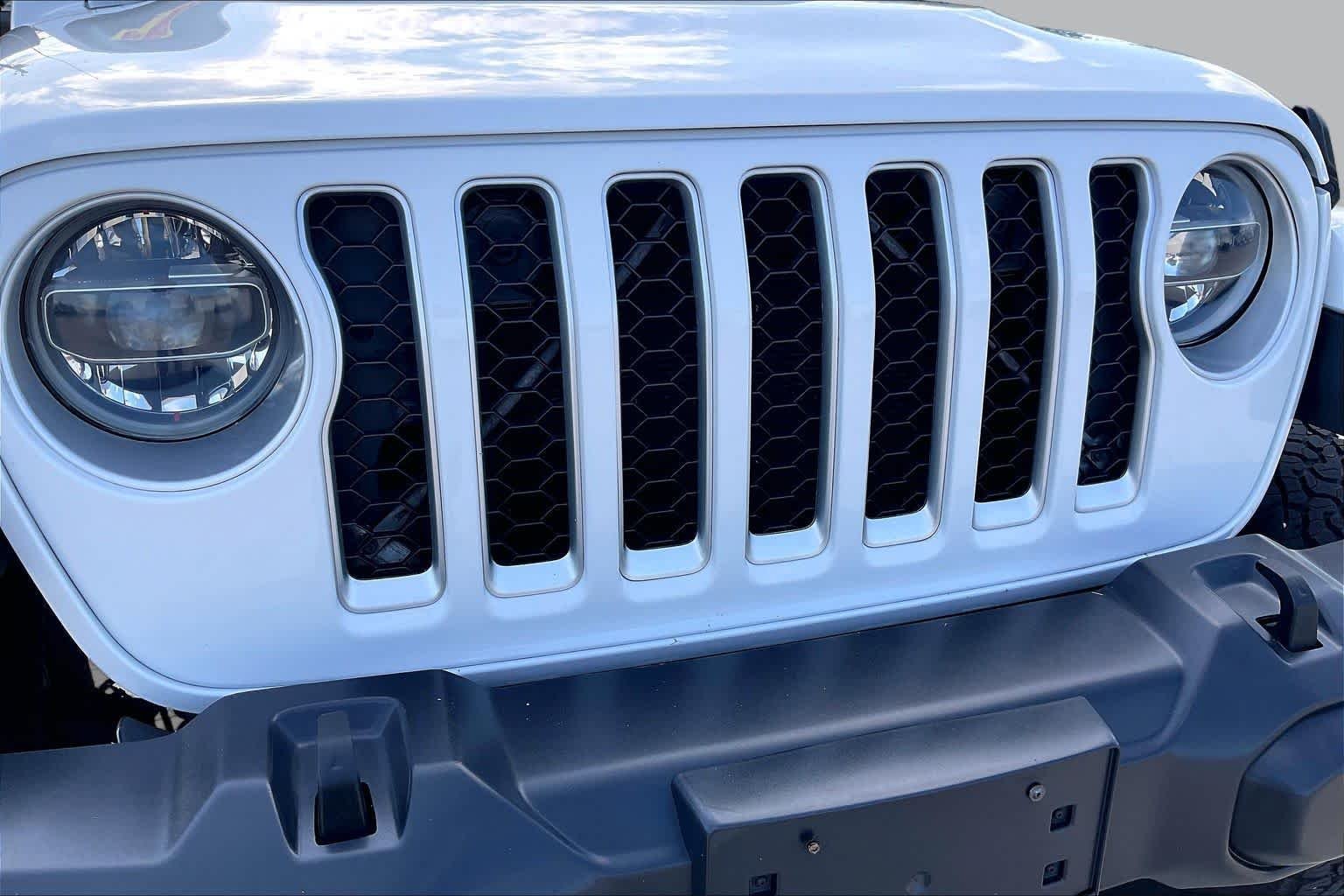 Used 2020 Bright White Clear Coat Jeep Overland image 28