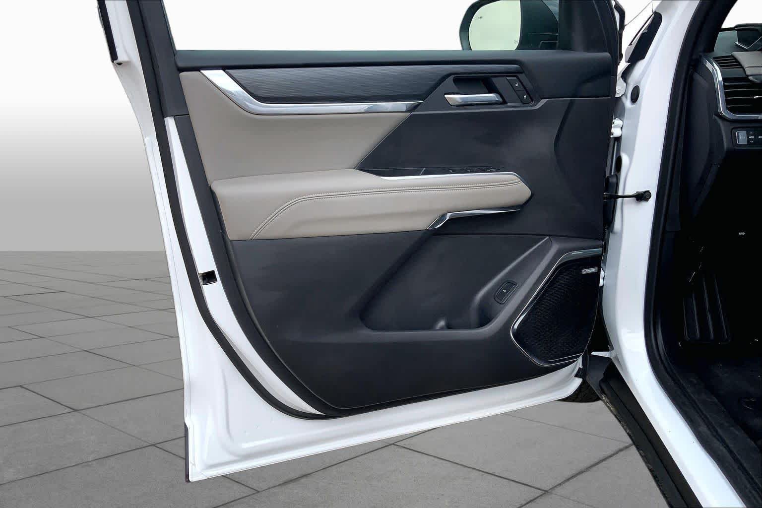 Used 2026 Summit White GMC AWD Elevation image 22