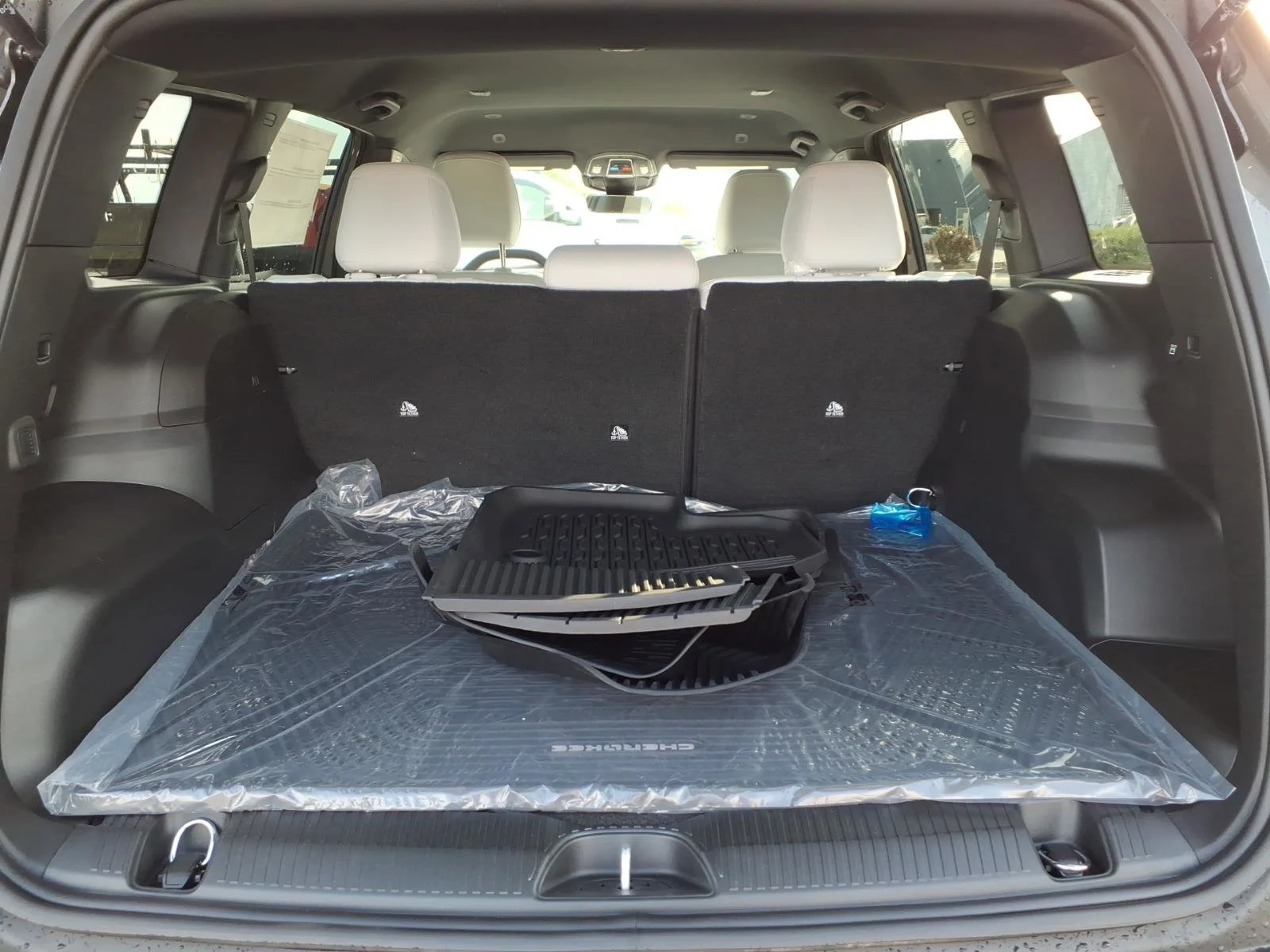 New 2026 Sting-Gray Clearcoat Jeep Laredo image 18