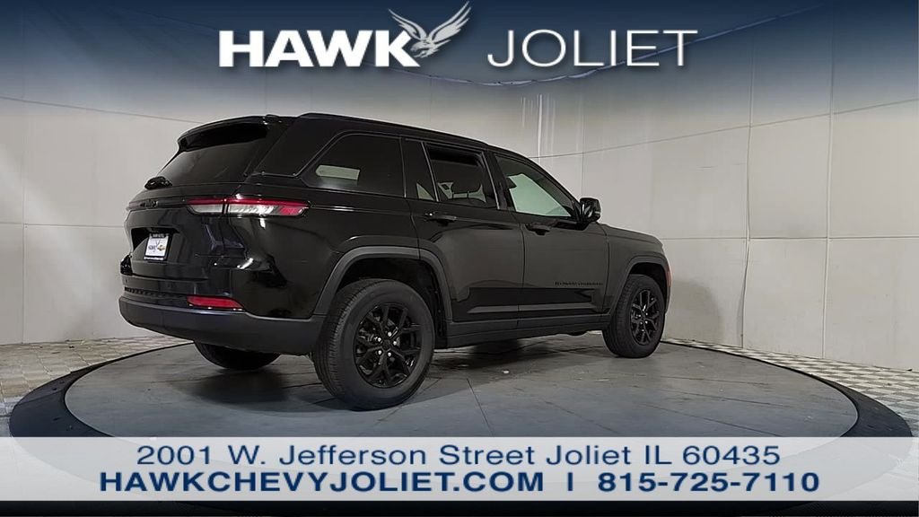 Used 2025 Black Jeep Altitude image 7