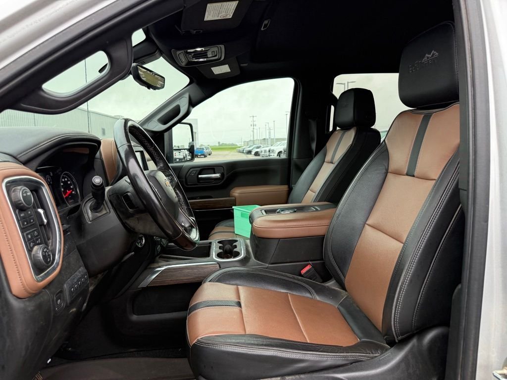 Used 2022 Silver Ice Metallic Chevrolet High Country image 5