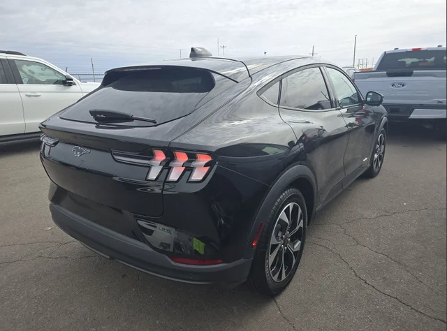 Used 2025 Shadow Black Ford Select image 2